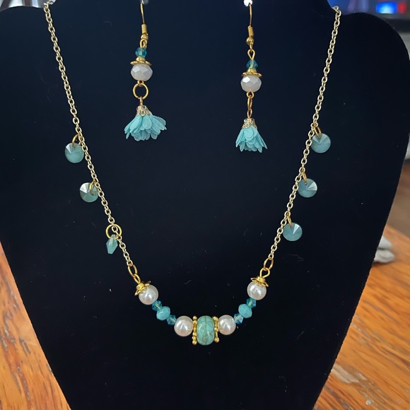 Very pretty earring and necklace - Picture 4 of 4